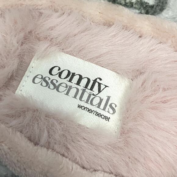 New Baby Pink Fluffy  Slip-on Slippers by Comfy Essentials - Picture 5 of 5